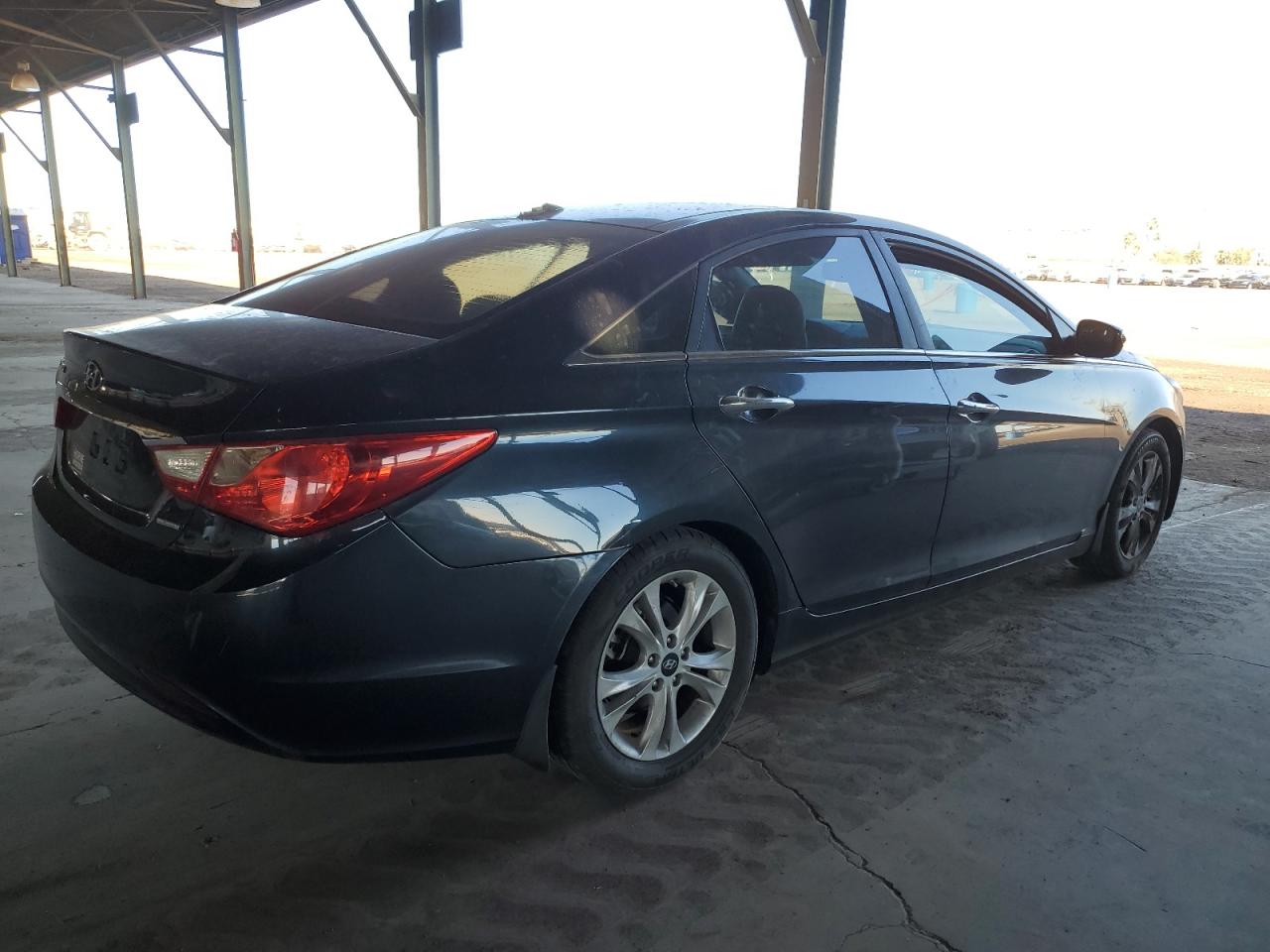 2012 Hyundai Sonata - Image 3