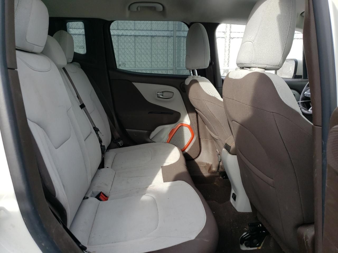 2015 Jeep Renegade - Image 11