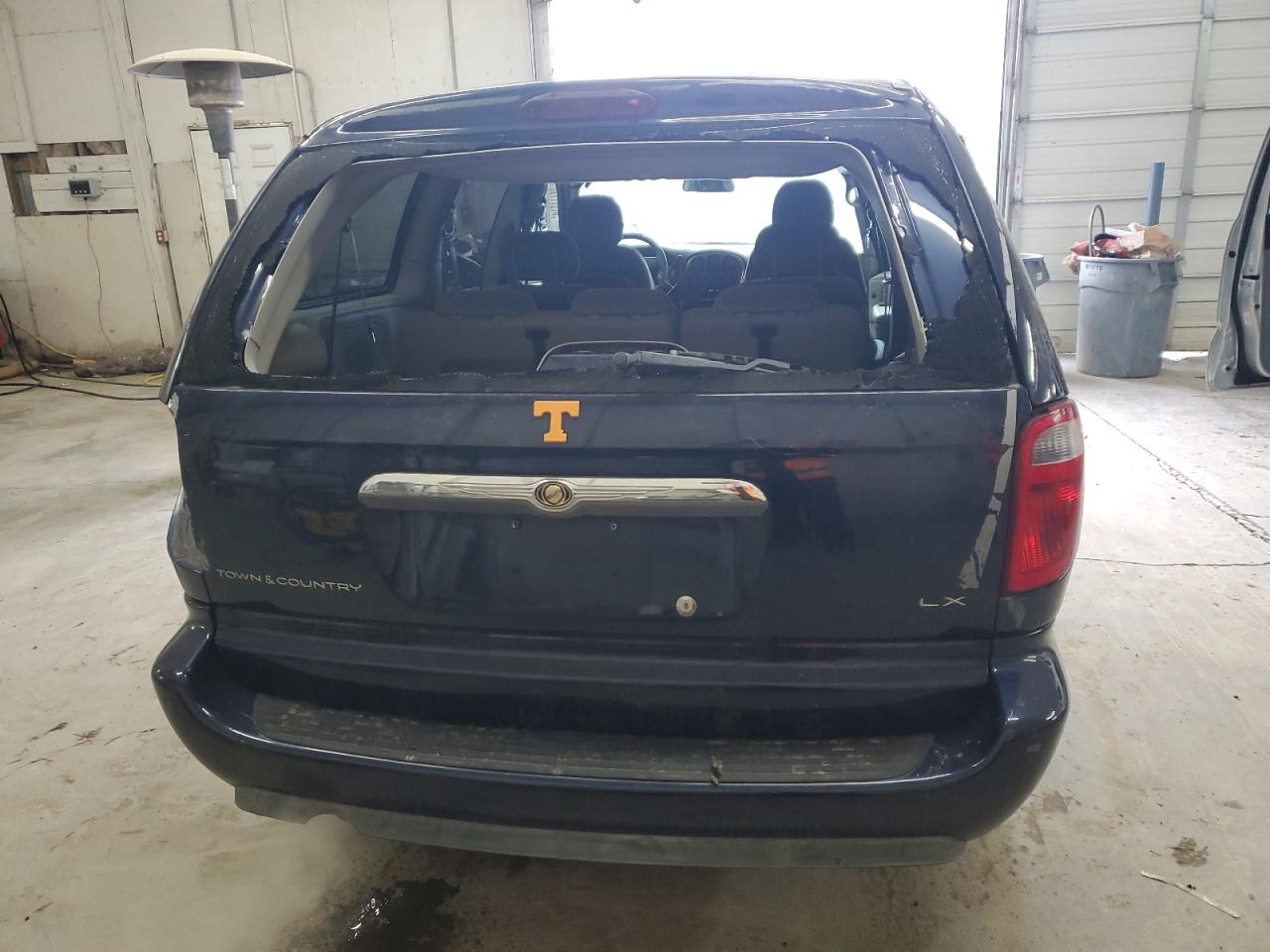 2005 Chrysler Town & Country - Image 6