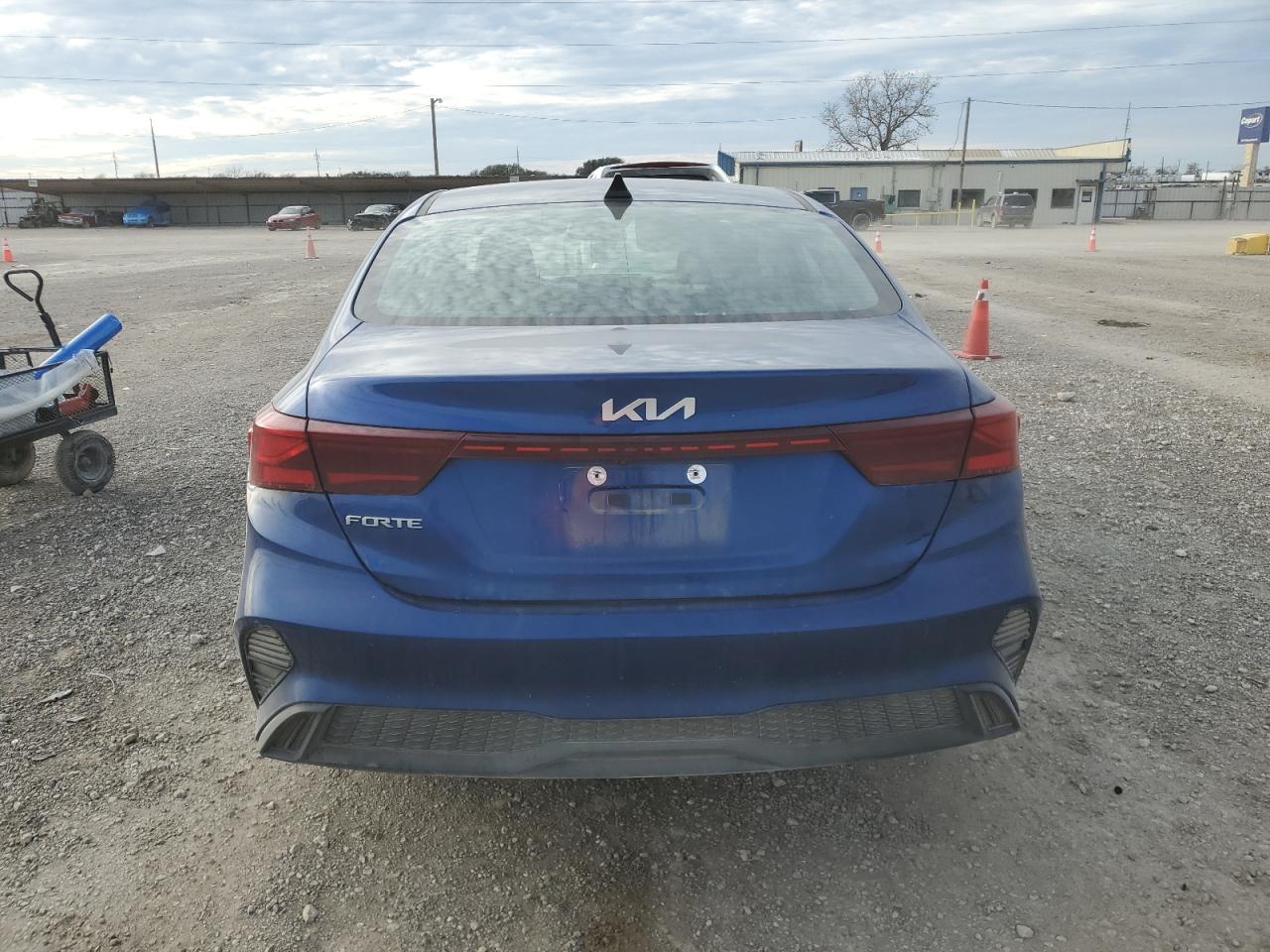 2022 Kia Forte - Image 6