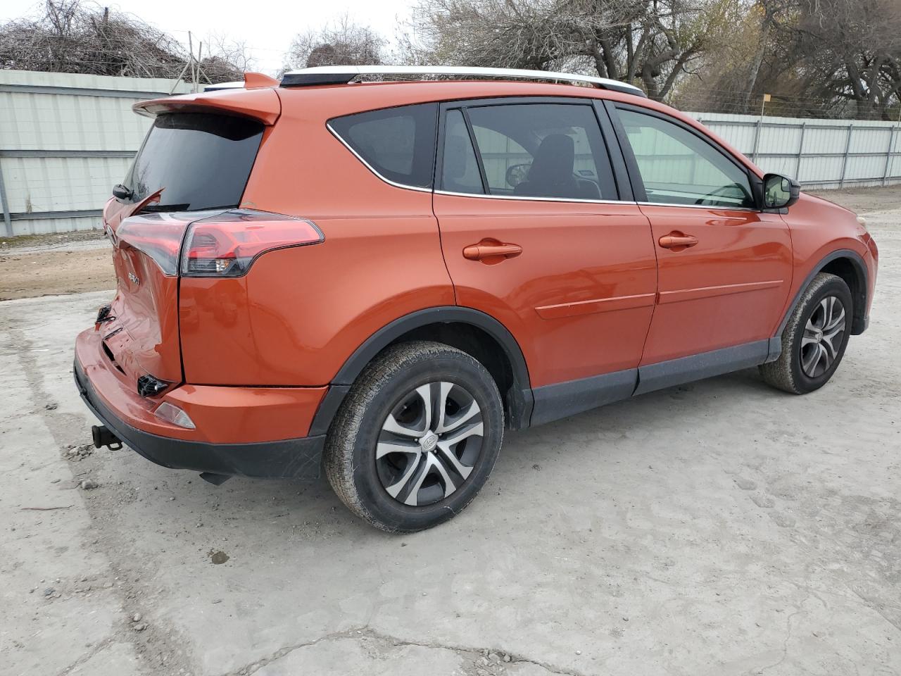 2016 Toyota RAV 4 - Image 3