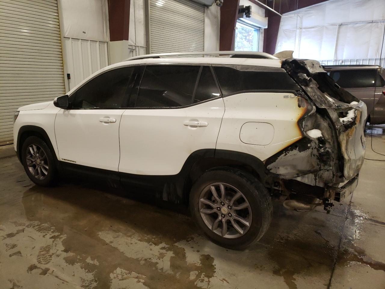 2022 GMC Terrain - Image 2