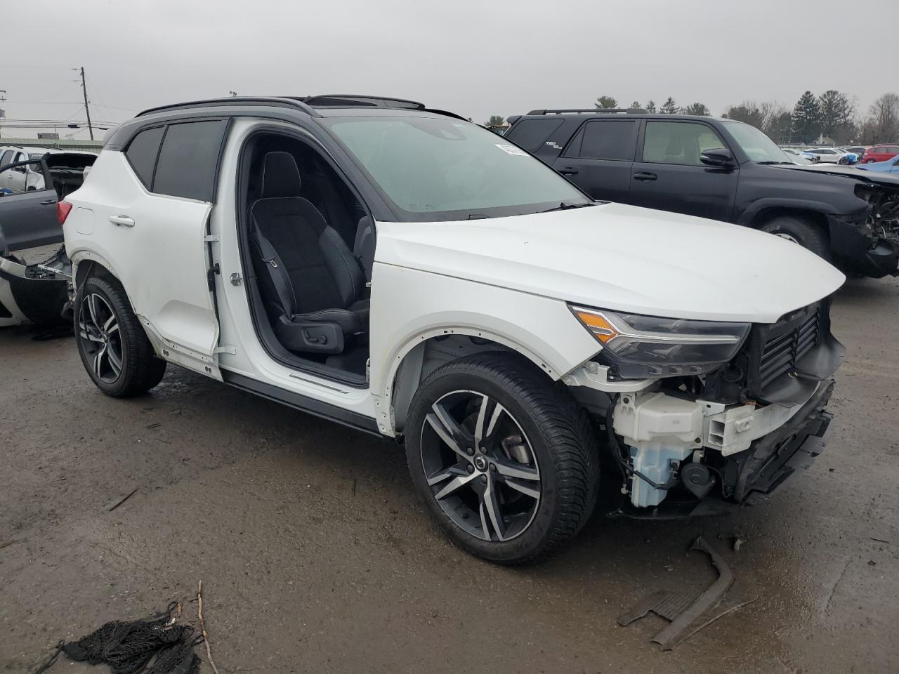 2019 Volvo XC40 - Image 4