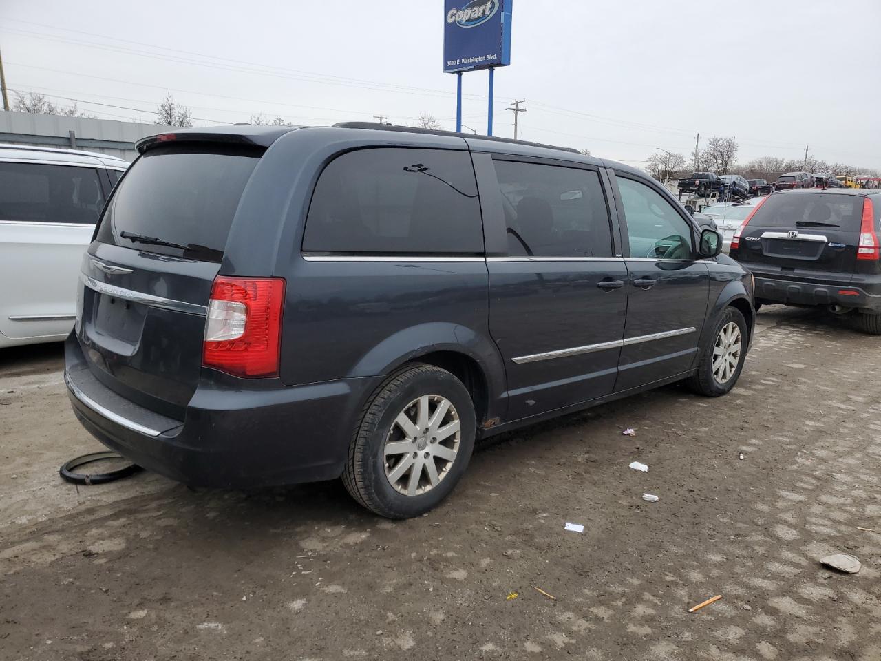2013 Chrysler Town & Country - Image 3