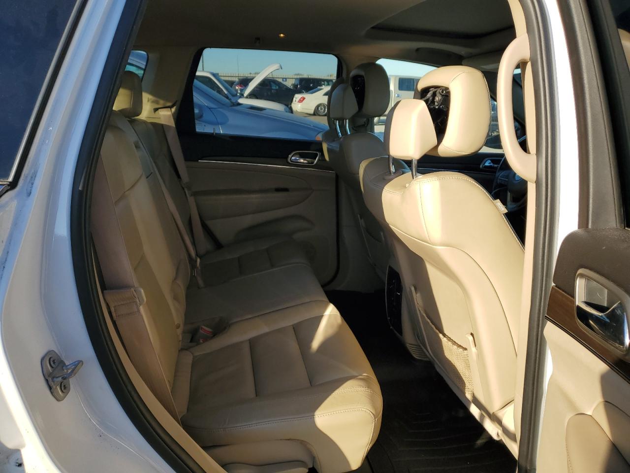 2017 Jeep Grand Cherokee - Image 11