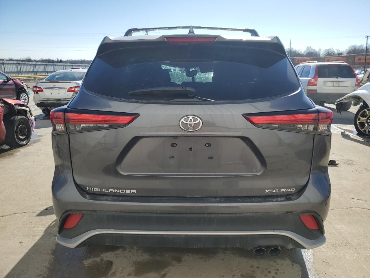 2022 Toyota Highlander - Image 6