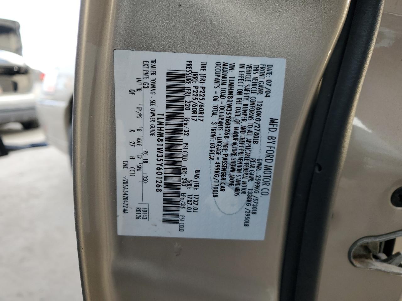 2005 Lincoln Town Car - Image 14