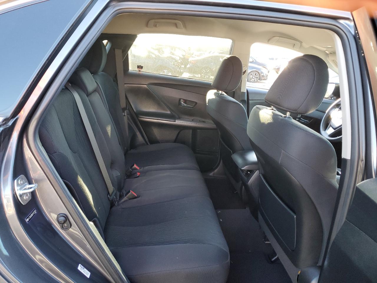 2015 Toyota Venza - Image 11