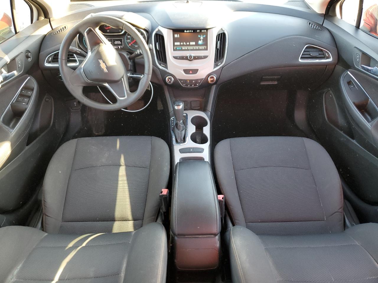2018 Chevrolet Cruze - Image 8