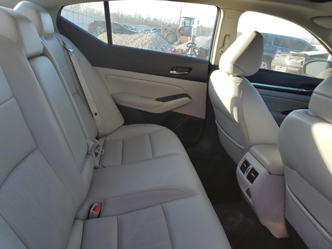 2019 Nissan Altima - Image 10