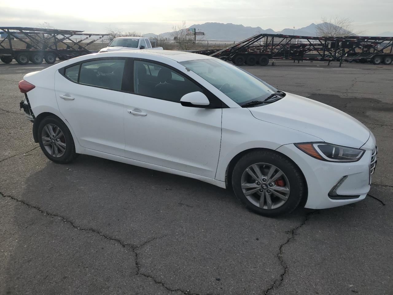 2017 Hyundai Elantra - Image 4