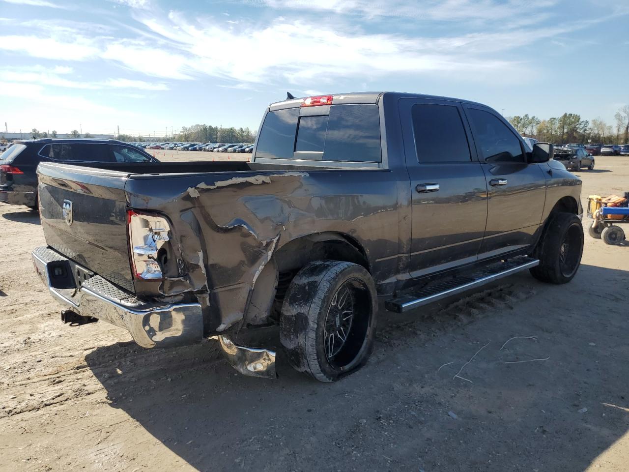 2016 RAM 1500 - Image 3