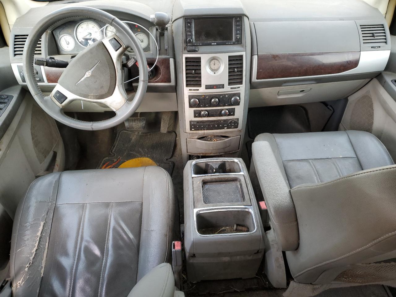 2010 Chrysler Town & Country - Image 8