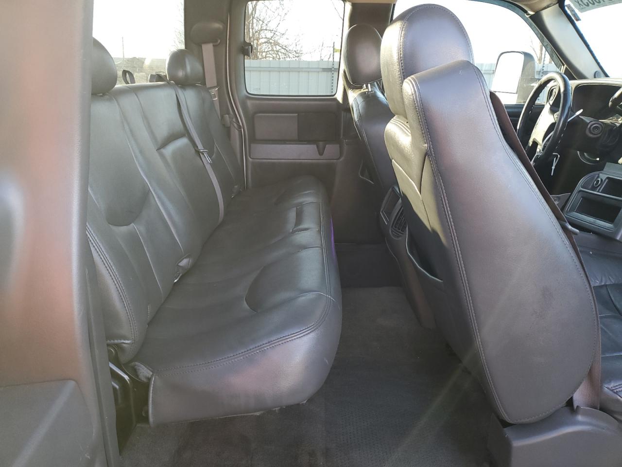 2006 Chevrolet Silverado - Image 11