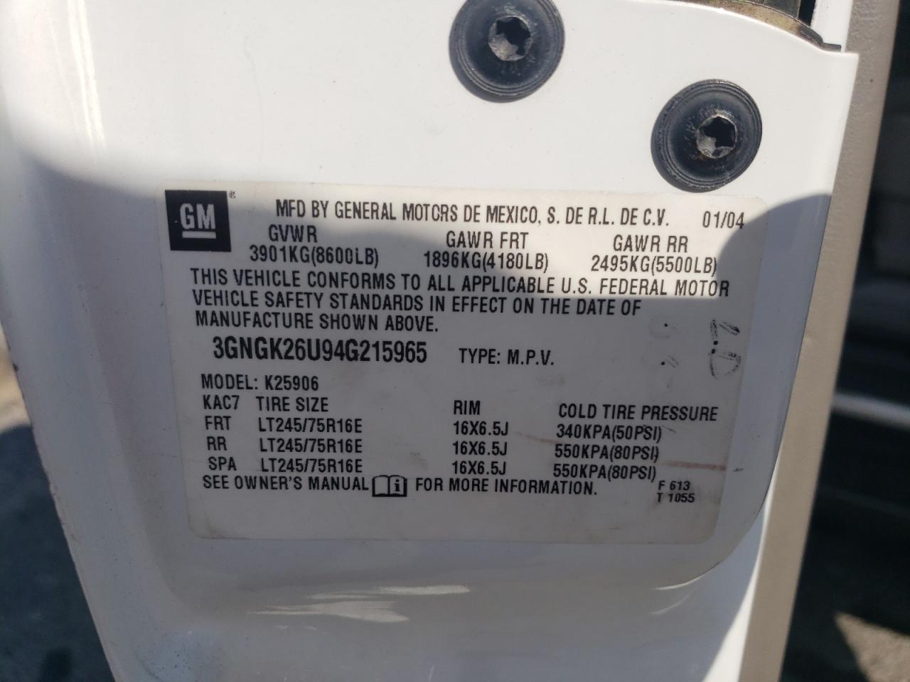 2004 Chevrolet Suburban - Image 13