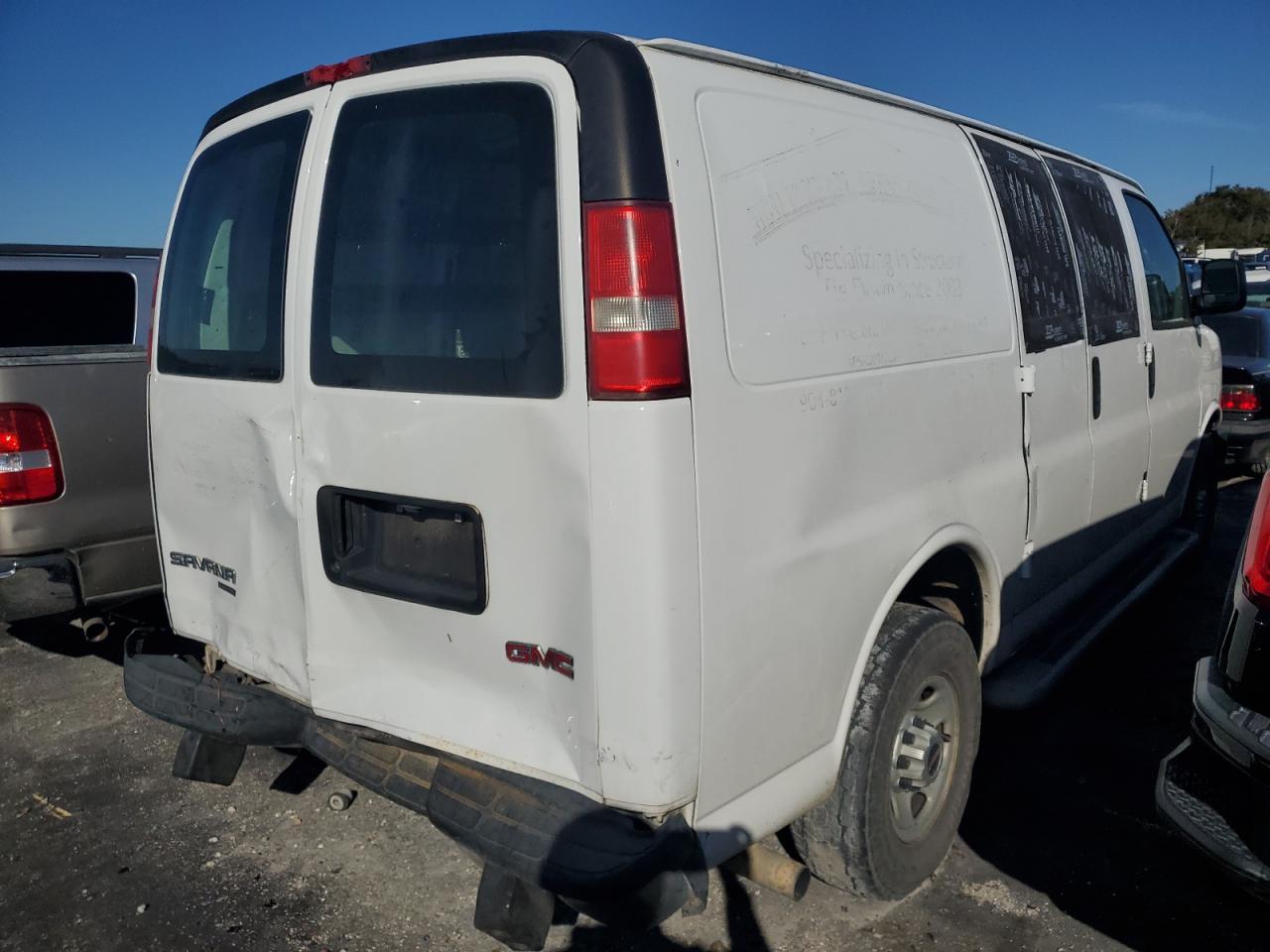 2016 GMC Savana - Image 3