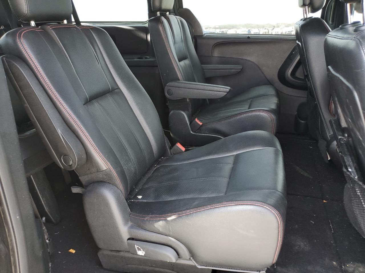 2019 Dodge Caravan - Image 11