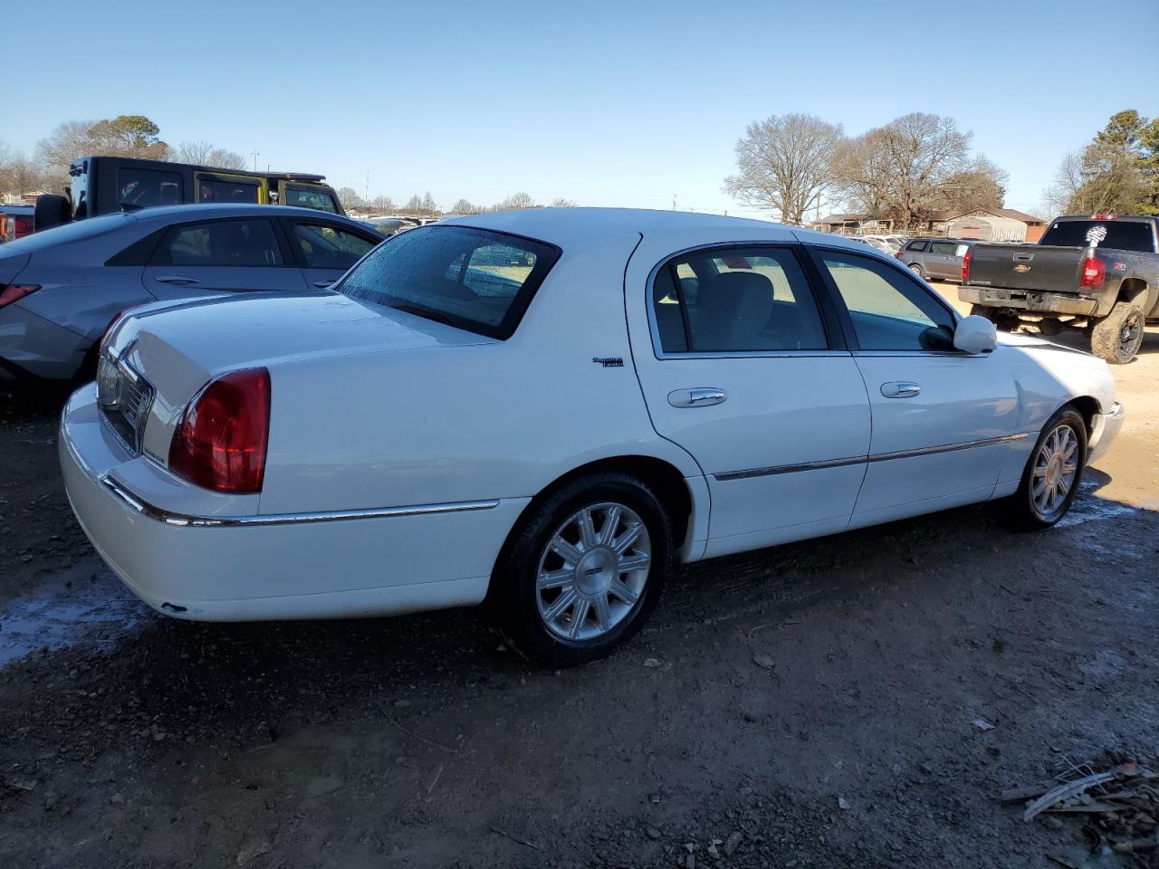 2011 Lincoln Town Car - Image 3