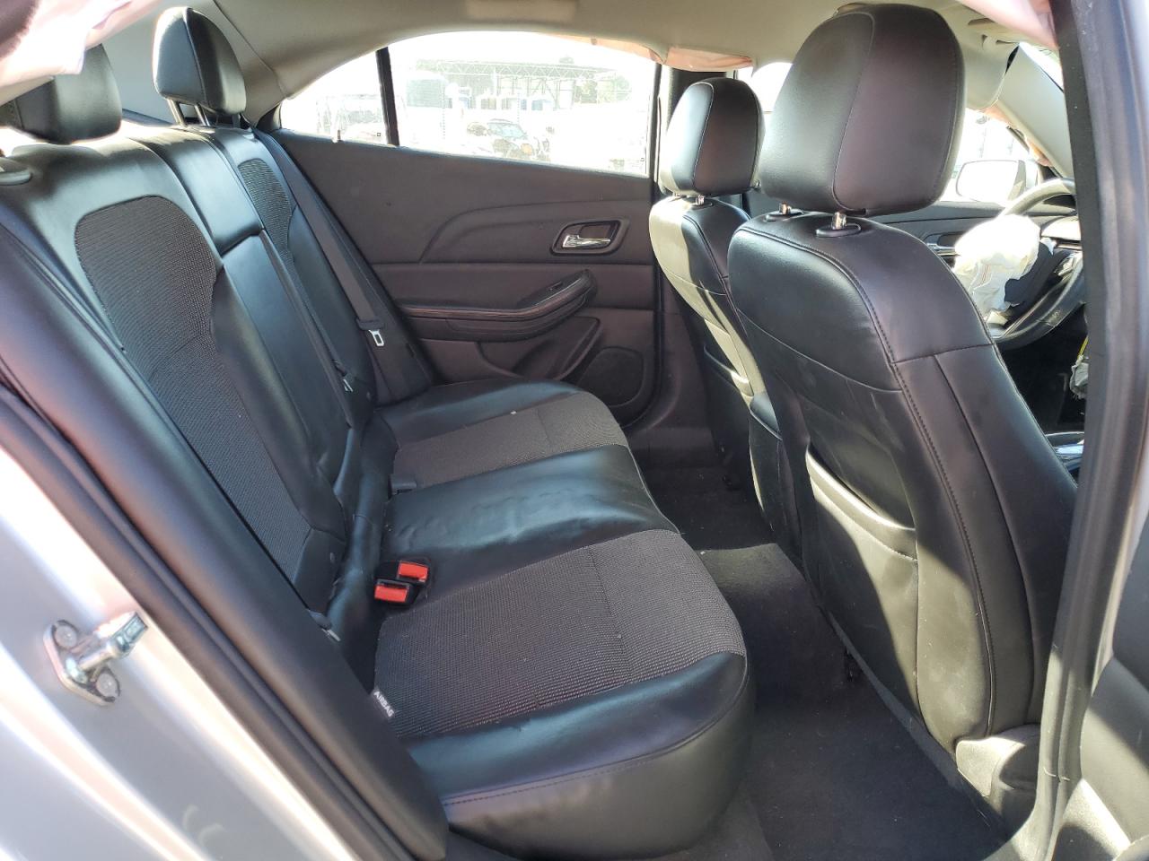 2016 Chevrolet Malibu - Image 11