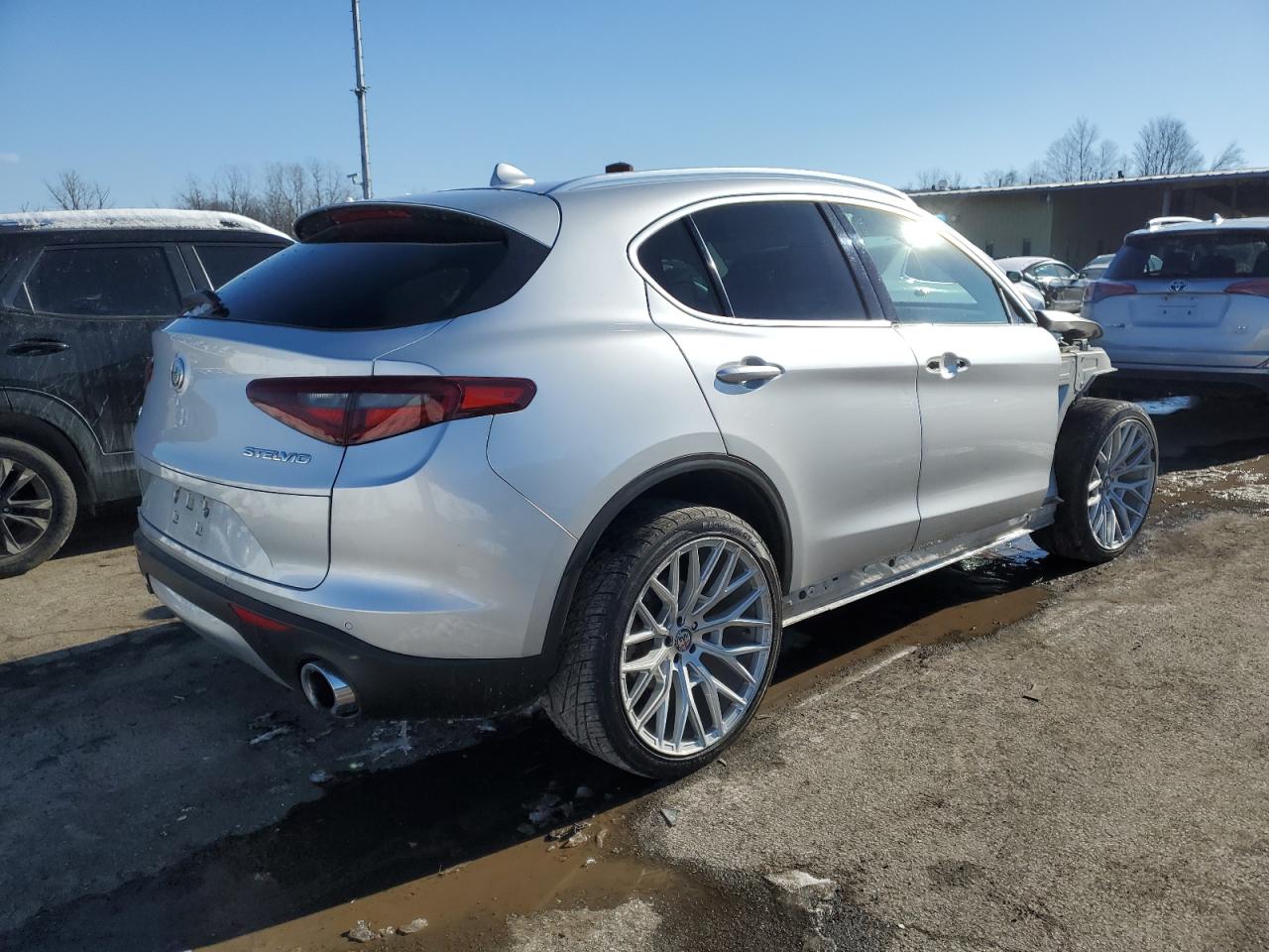 2018 Alfa Romeo Stelvio - Image 3