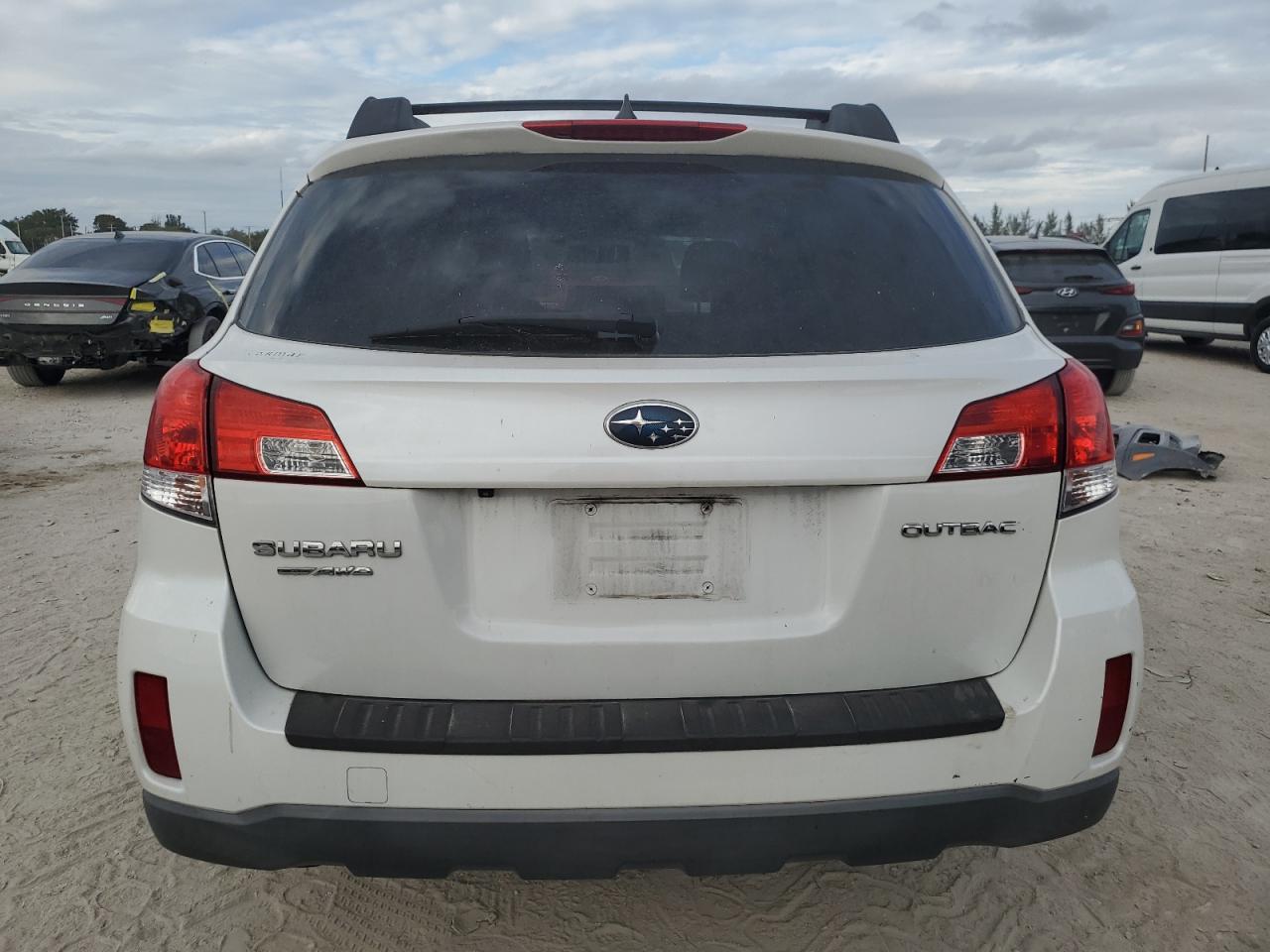 2014 Subaru Outback - Image 6