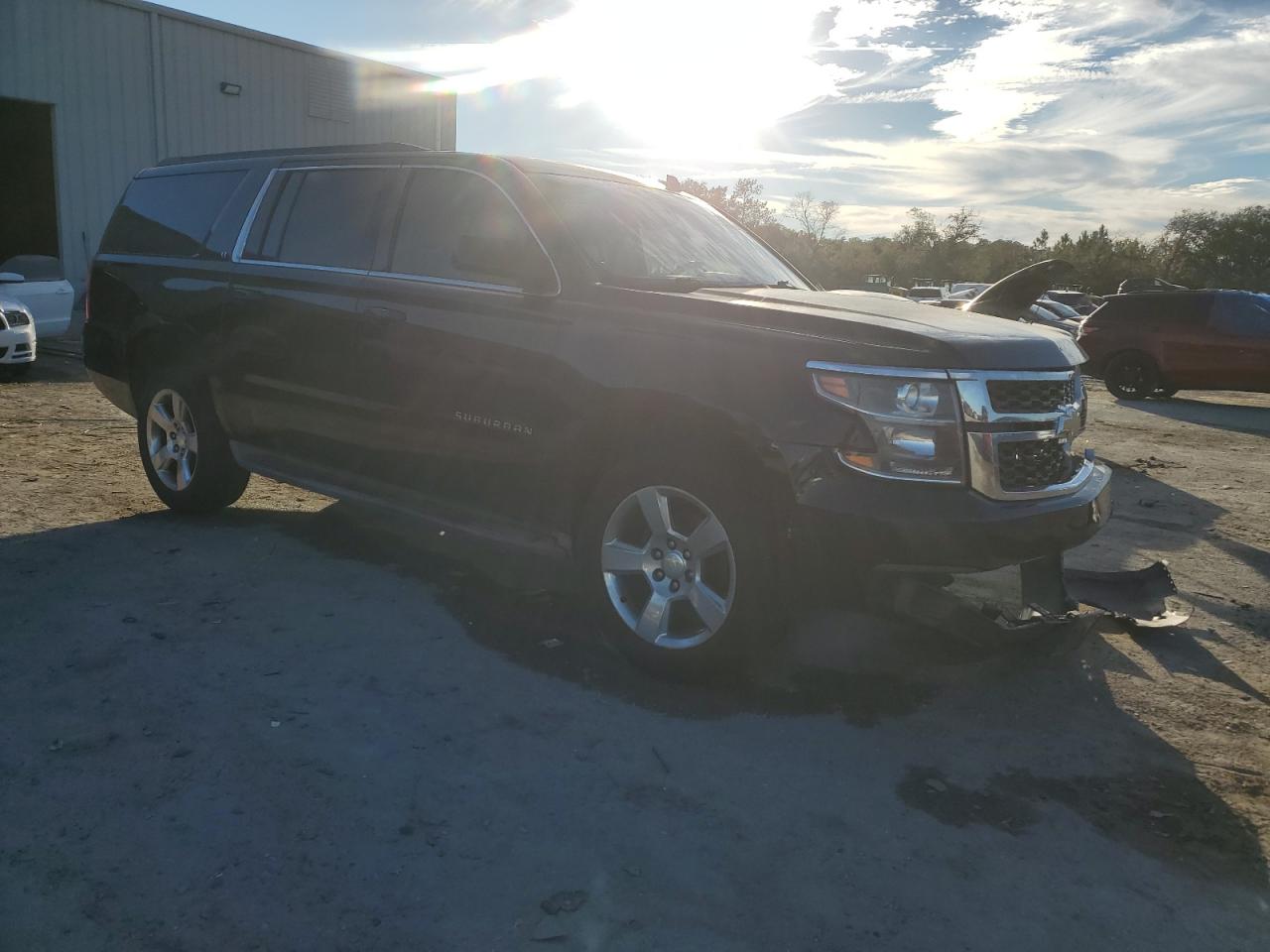 VIN 1GNSCJKC0FR265395 2015 CHEVROLET SUBURBAN no.4