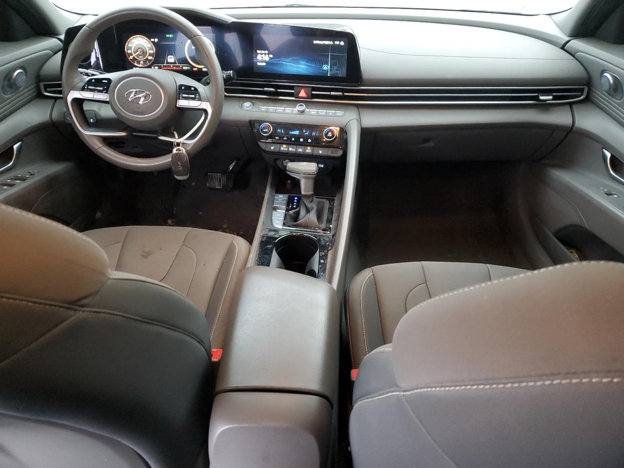 2023 Hyundai Elantra - Image 8