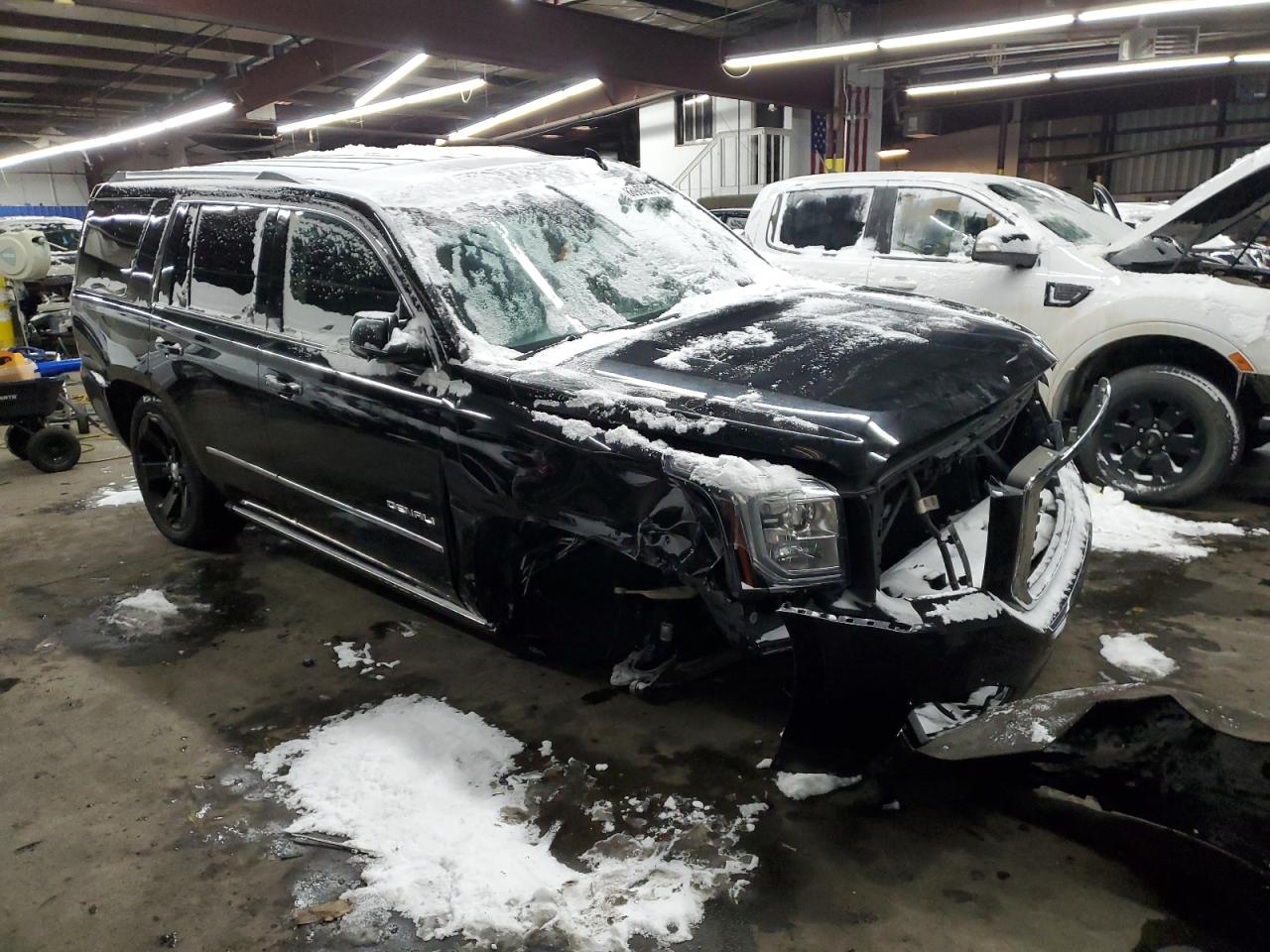2016 GMC Yukon - Image 4