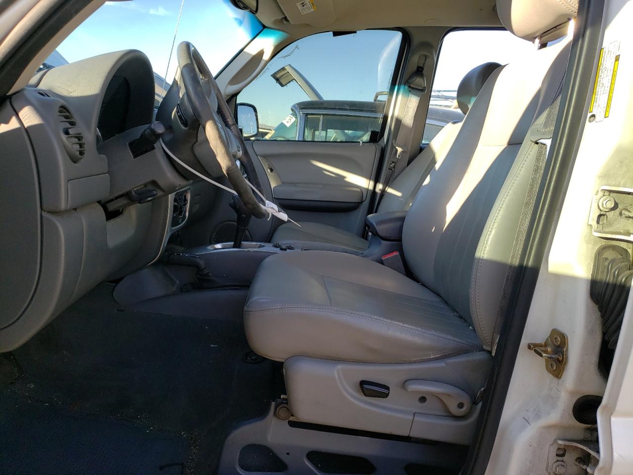 2005 Jeep Liberty (North America) - Image 7