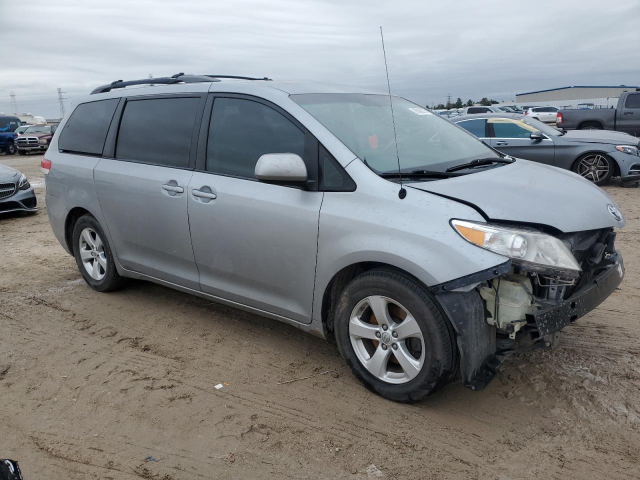 2014 Toyota Sienna - Image 4