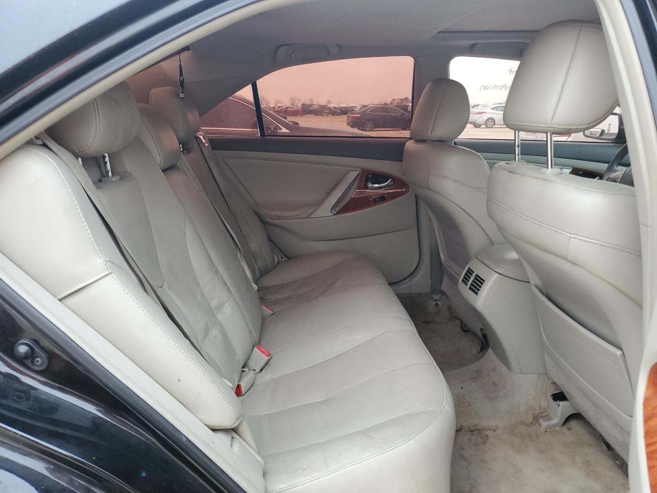 2010 Toyota Camry - Image 11