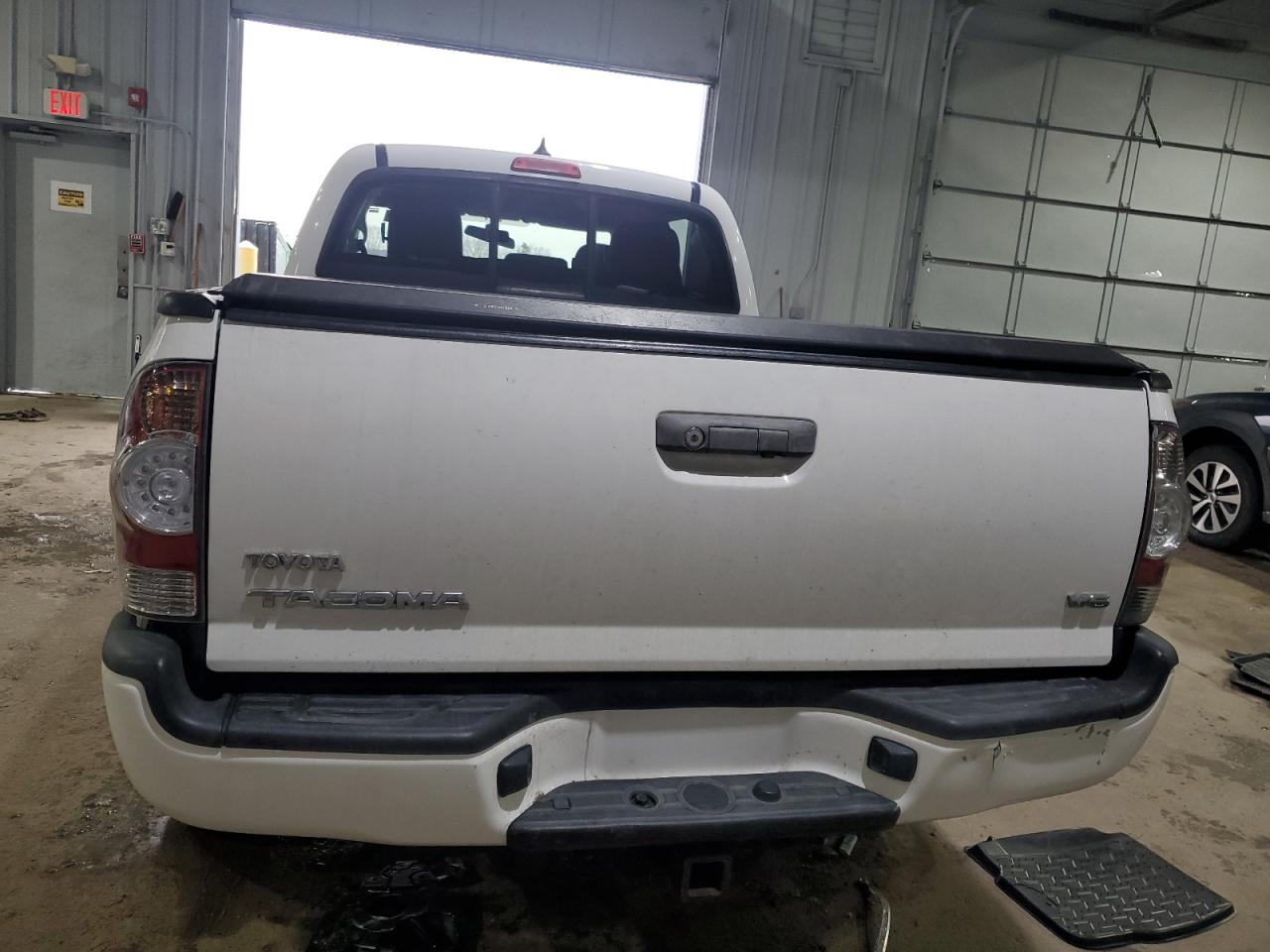 2015 Toyota Tacoma - Image 6