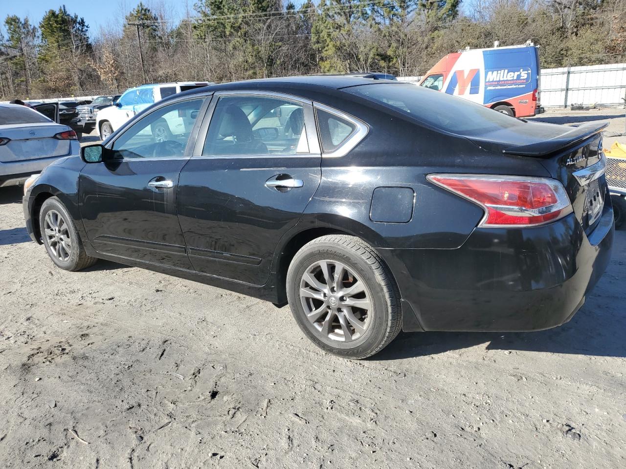2015 Nissan Altima - Image 2