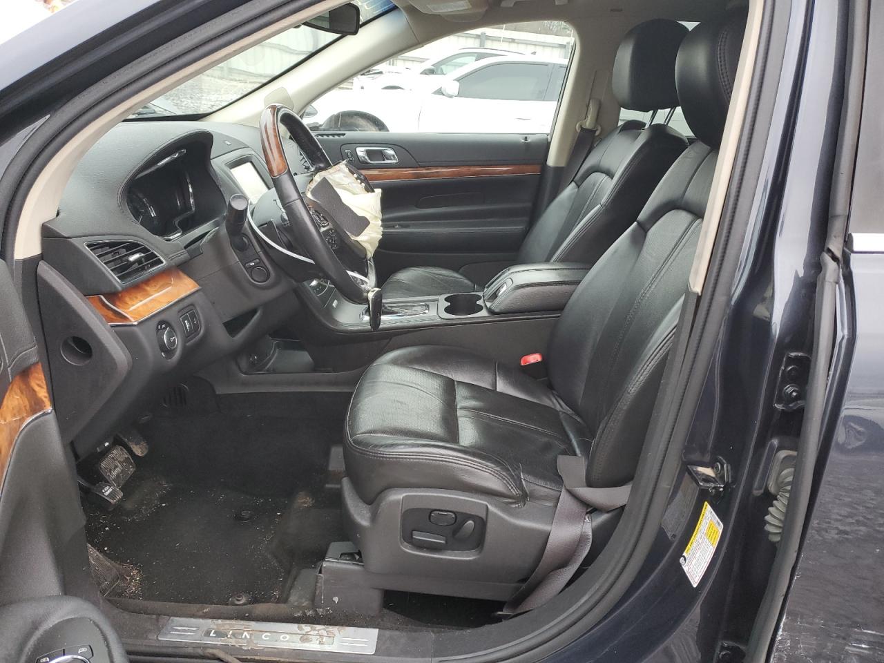 2014 Lincoln MKT - Image 7
