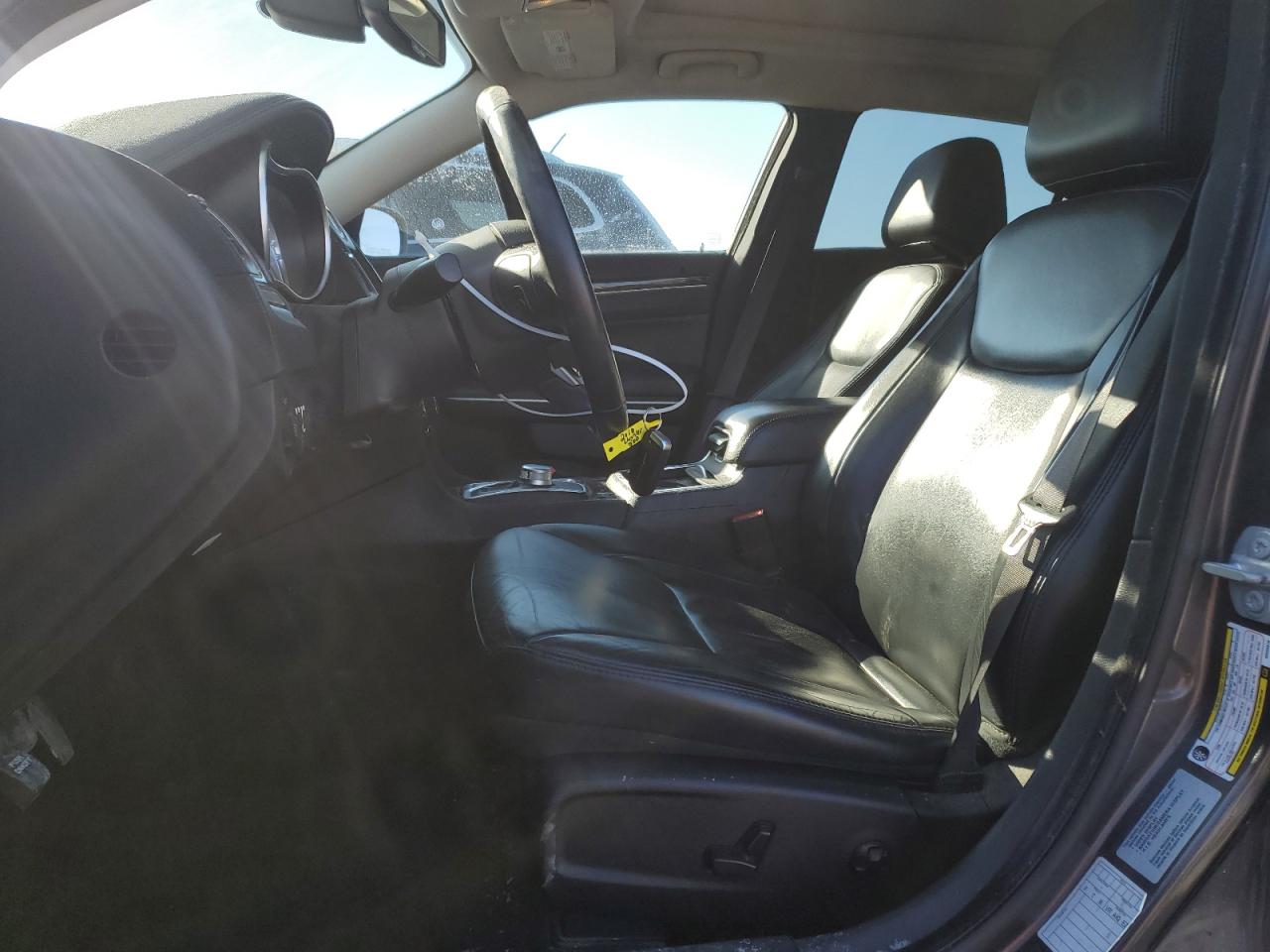 2016 Chrysler 300 - Image 7