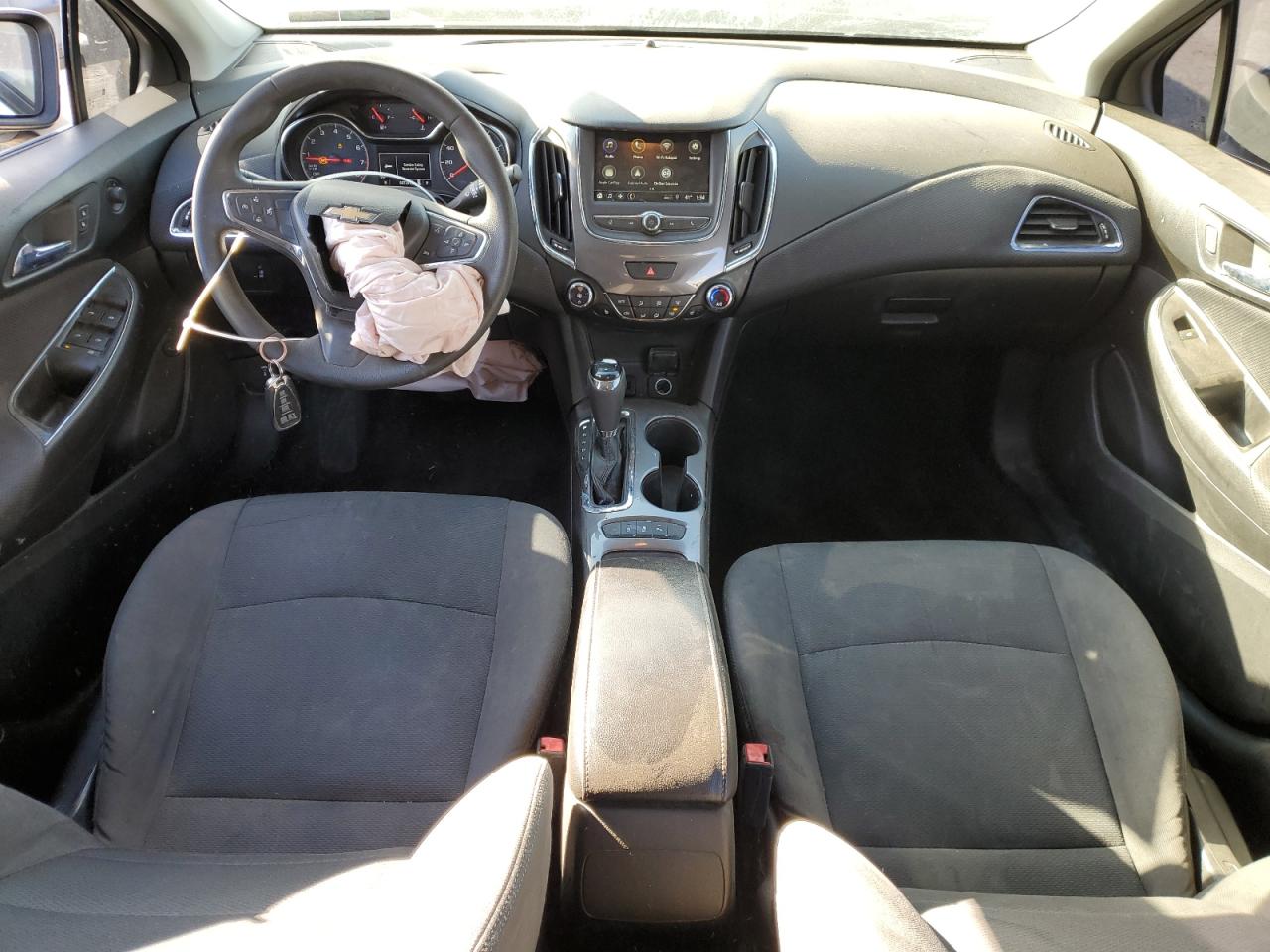 2019 Chevrolet Cruze - Image 8