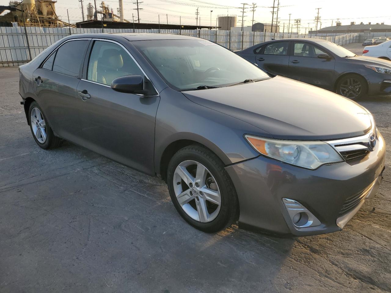 VIN 4T4BF1FK2ER390977 2014 TOYOTA CAMRY no.4