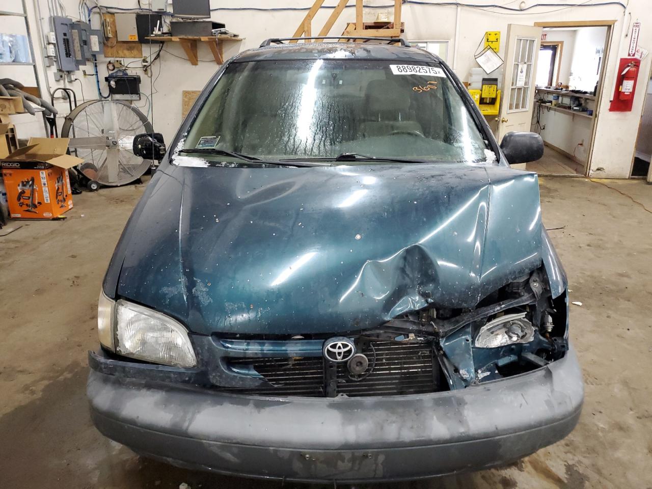 1998 Toyota Sienna - Image 5