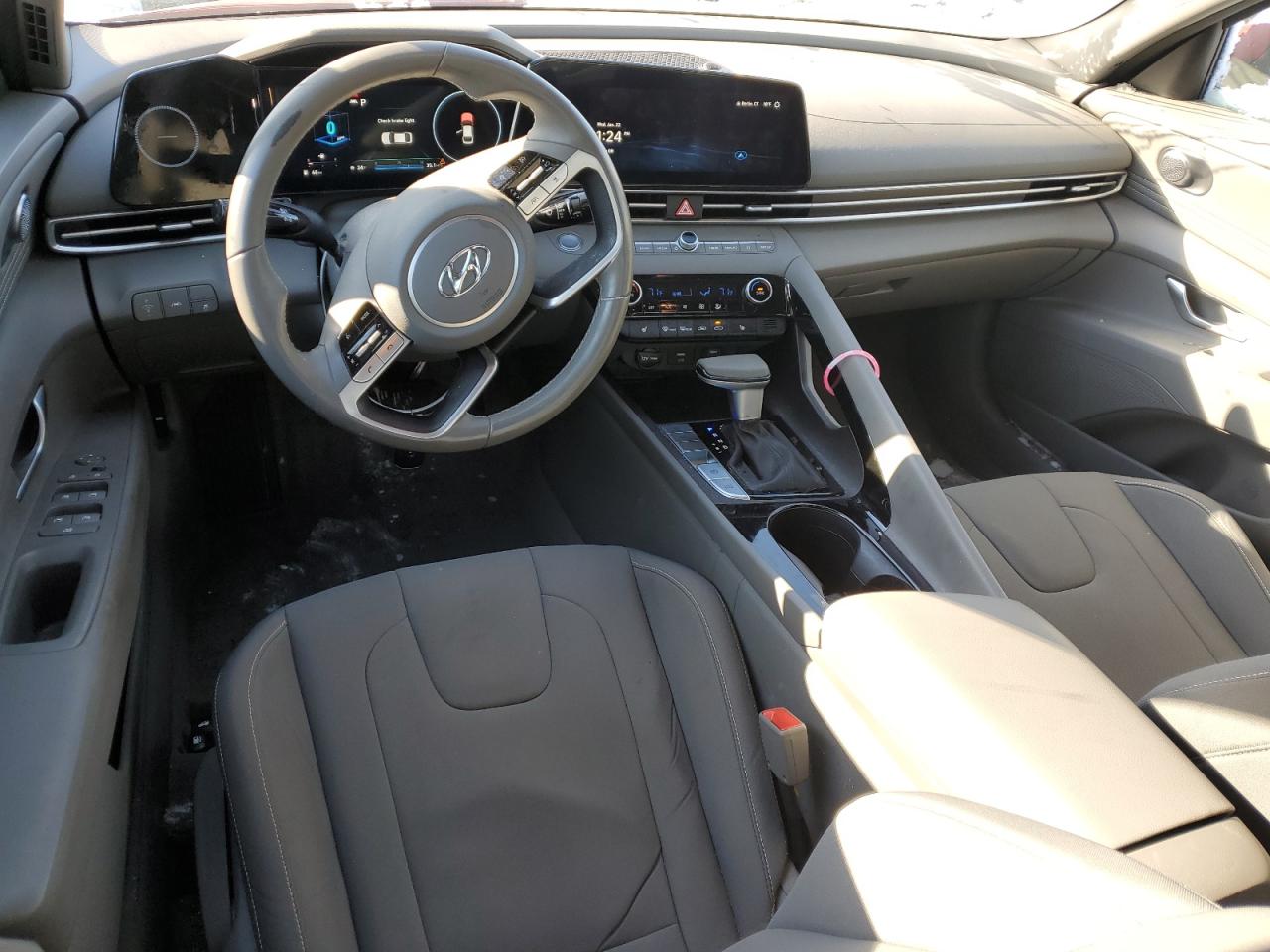 2023 Hyundai Elantra - Image 8