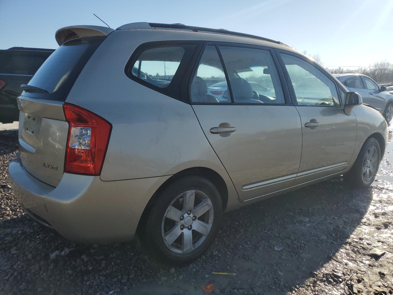 2007 Kia Rondo - Image 3