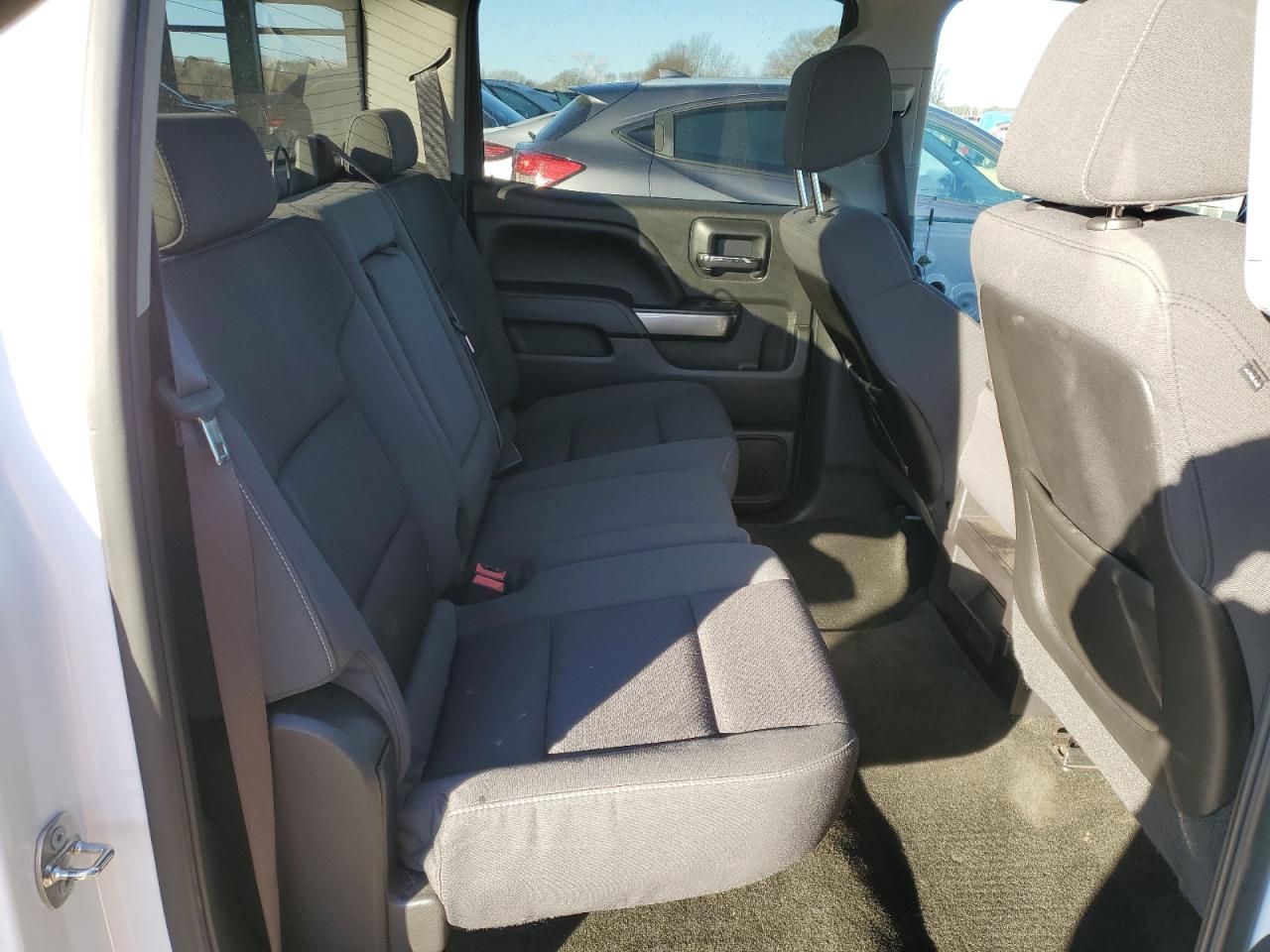 2015 Chevrolet Silverado - Image 10