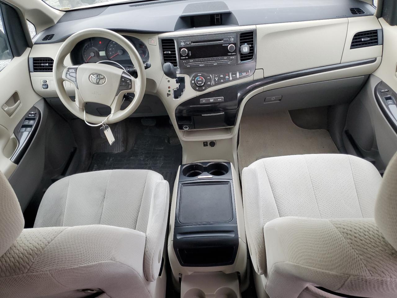 2014 Toyota Sienna - Image 8