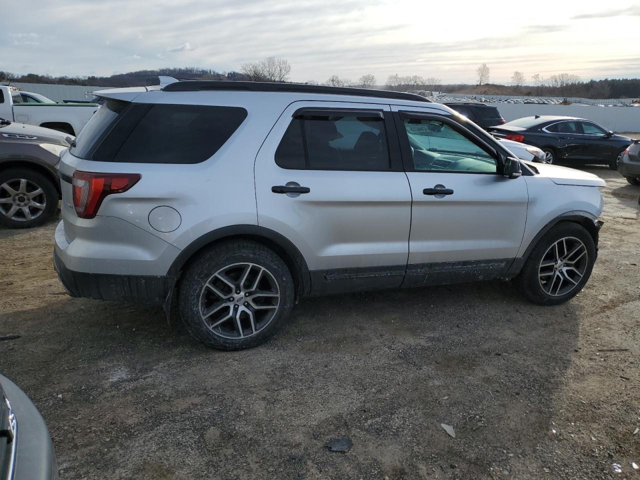 2016 Ford Explorer - Image 3