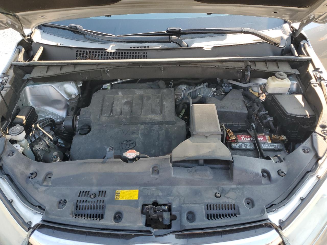 2016 Toyota Highlander - Image 13