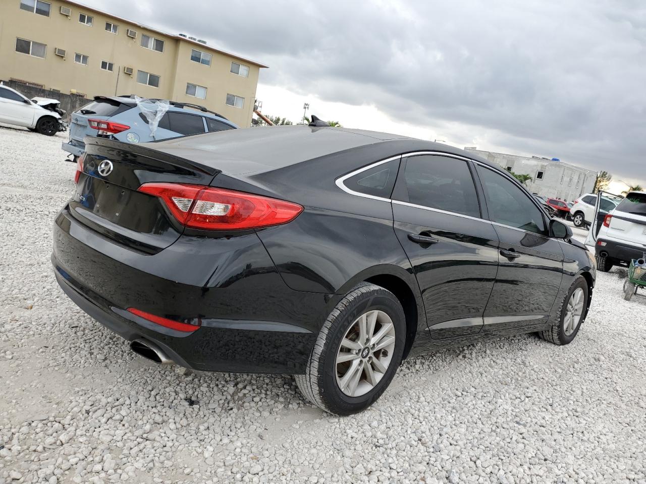 2016 Hyundai Sonata - Image 3