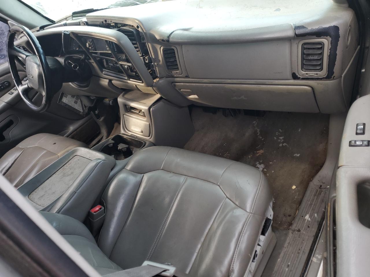 2002 Chevrolet Silverado - Image 8
