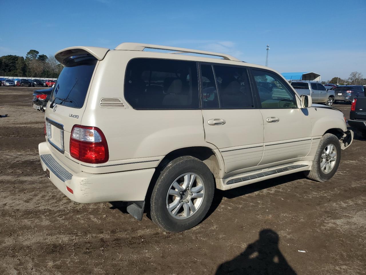 2004 Lexus LX - Image 3