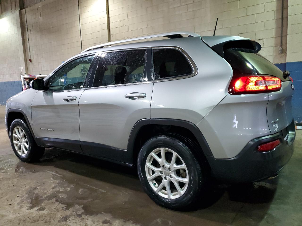 2016 Jeep Grand Cherokee - Image 2
