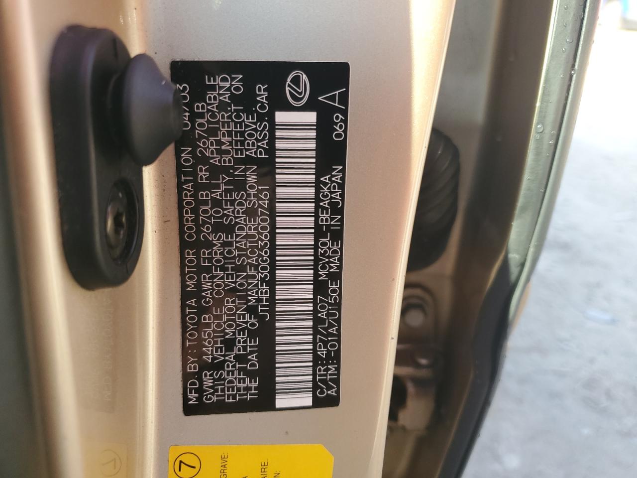 2003 Lexus ES - Image 12