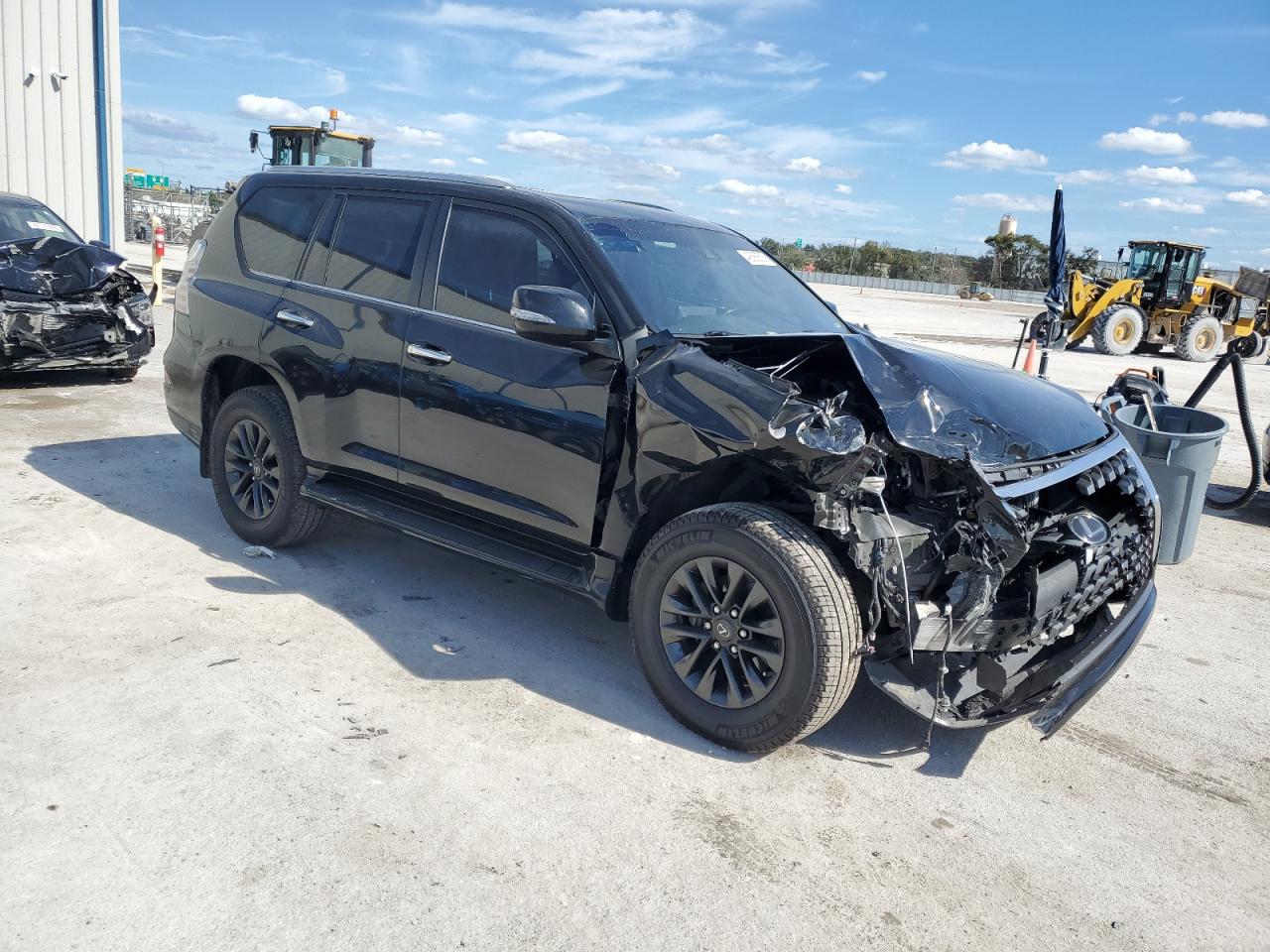 2022 Lexus GX - Image 4
